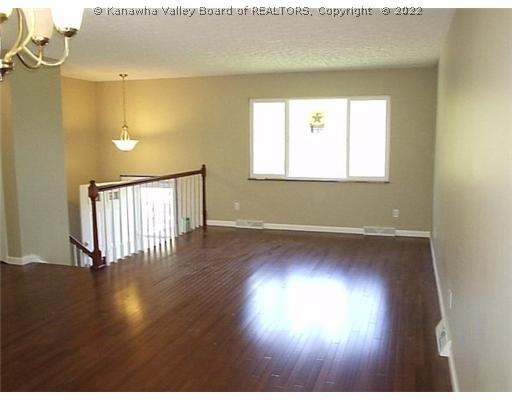 381 Eureka Road Charleston, WV 25314 - Photo 3 of 8 Living Room.