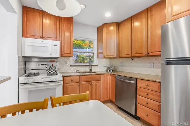 $850,000 | 270 Pembrook Drive, Yonkers, NY 10710