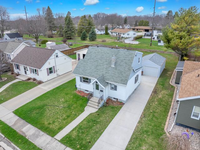 $217,000 | 1216 Arlington Avenue, Manitowoc, WI 54220