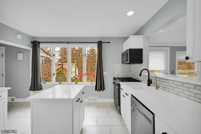 $449,900 | 12 Richards Street, Ogdensburg, NJ 07439