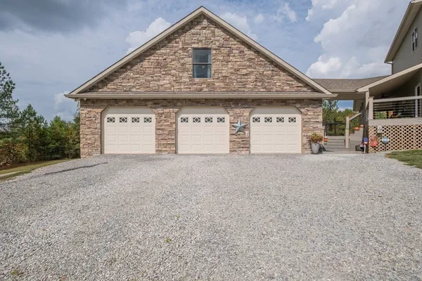 $999,998 | 4700 Honey Creek Loop Road, Allardt, TN 38504
