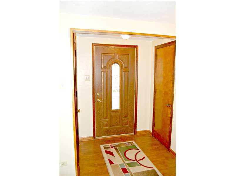 841 Agnew Road Baldwin, PA 15227 - Photo 2 of 25 Entry/Foyer.
