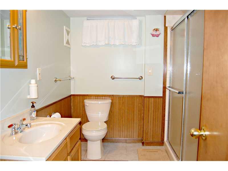 841 Agnew Road Baldwin, PA 15227 - Photo 17 of 25 Full Bath.