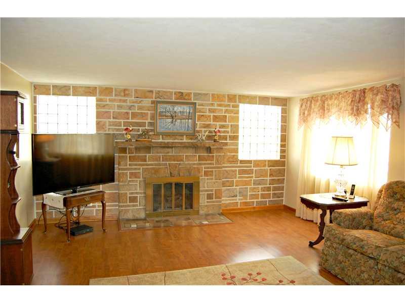 841 Agnew Road Baldwin, PA 15227 - Photo 3 of 25 Living Room.