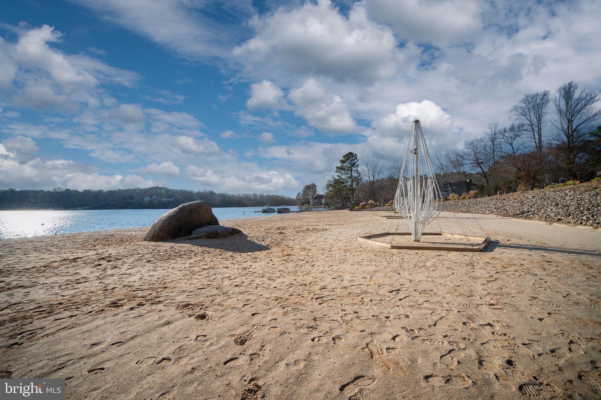 28 Tanglewood Road Palmyra, VA 22963 - Photo 21 of 44 a view of ocean view with a pathway