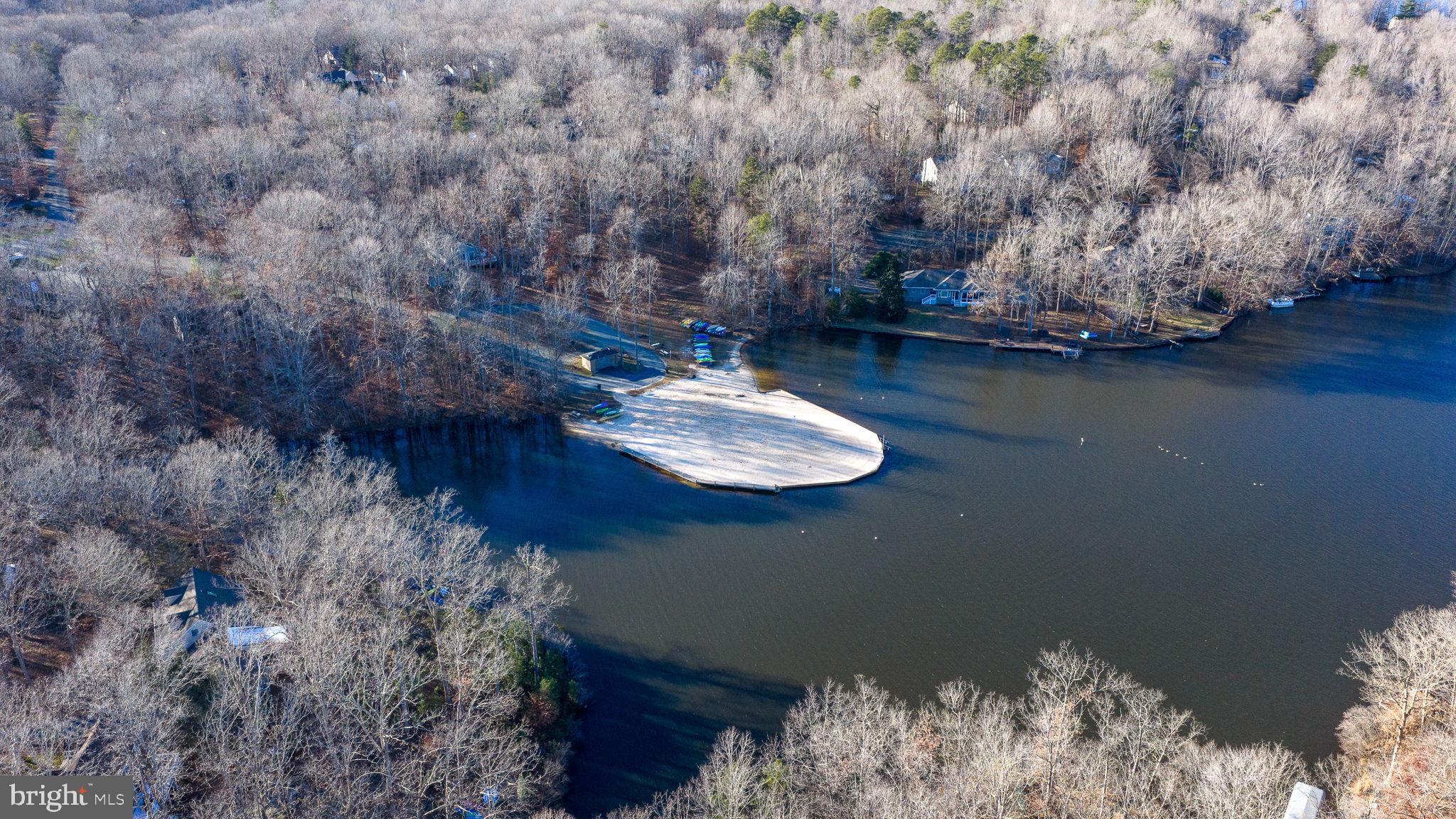 28 Tanglewood Road Palmyra, VA 22963 - Photo 25 of 44 a vase of flowers sitting on a table