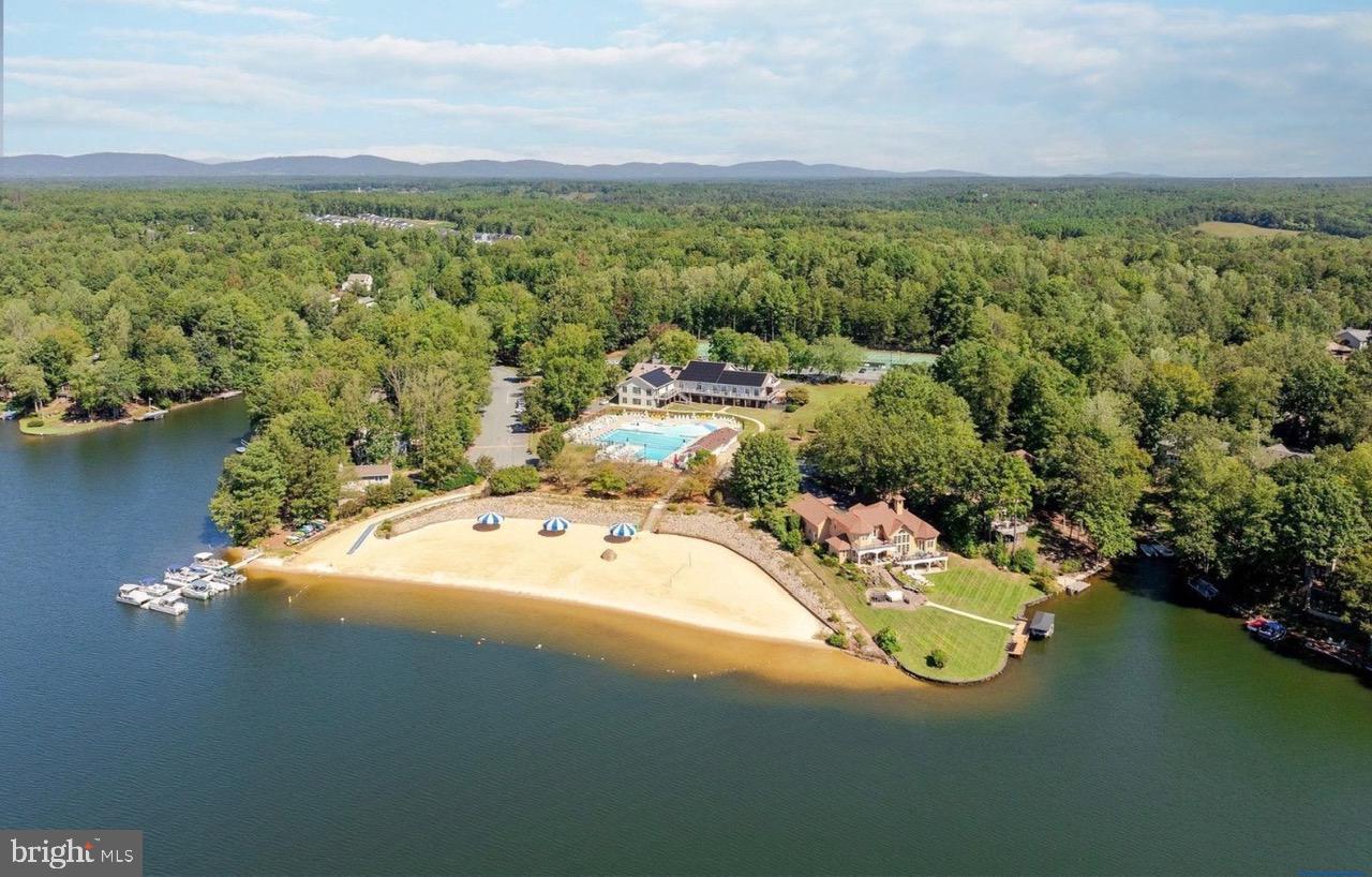 28 Tanglewood Road Palmyra, VA 22963 - Photo 43 of 44 a view of a lake with a mountain