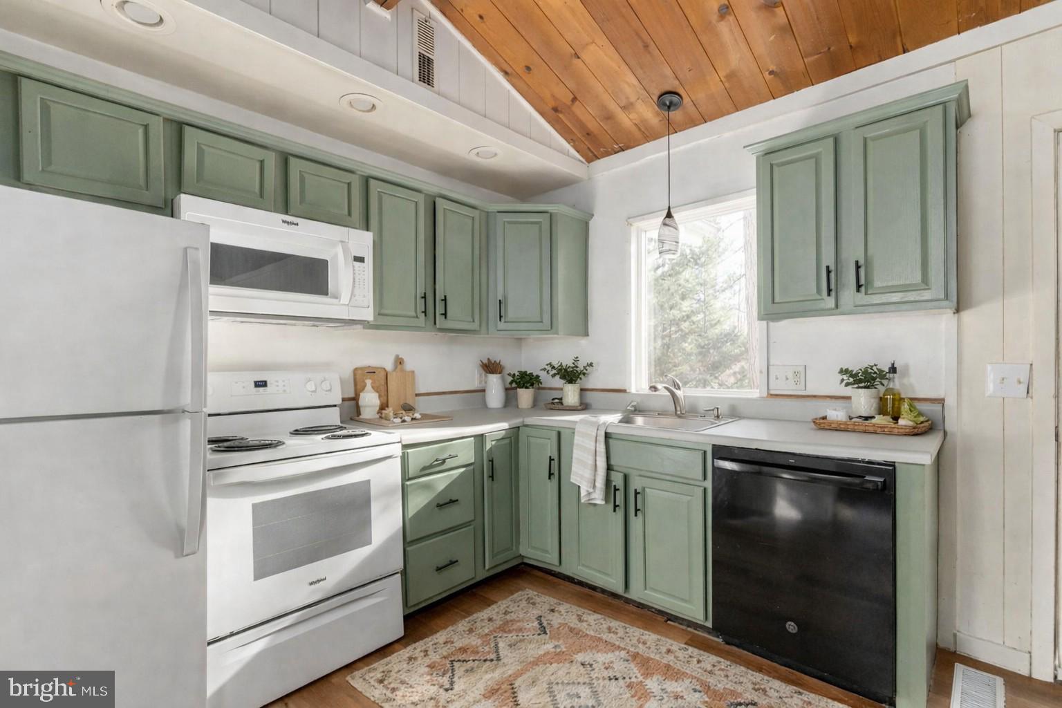 28 Tanglewood Road Palmyra, VA 22963 - Photo 8 of 44 a kitchen with a sink stove and cabinets
