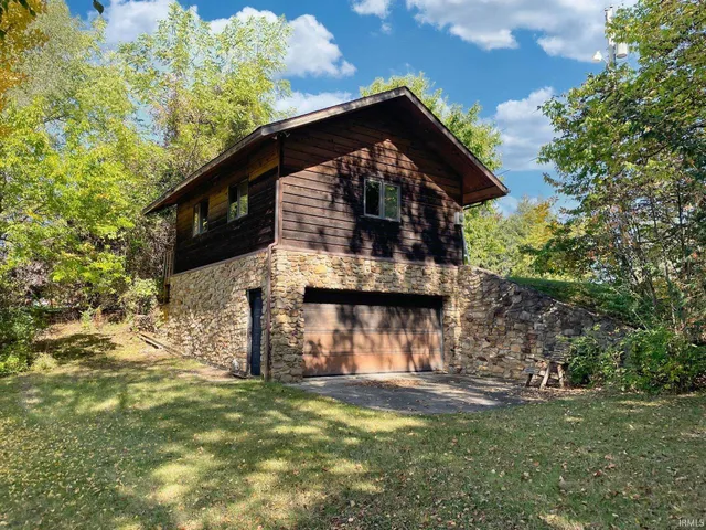 $369,000 | 6028 North 2nd Street, Leesburg, IN 46538