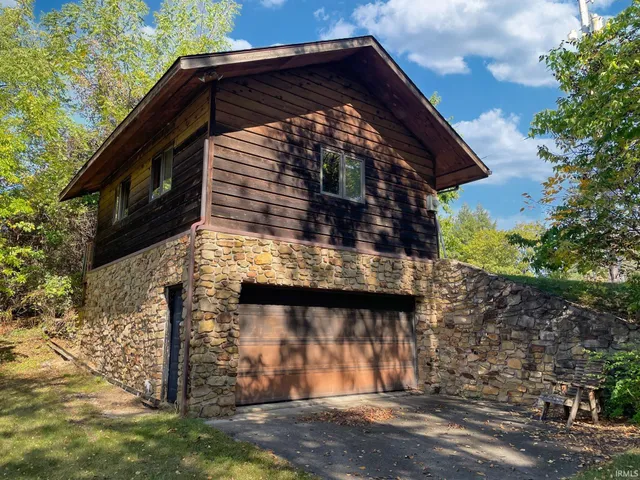 $369,000 | 6028 North 2nd Street, Leesburg, IN 46538