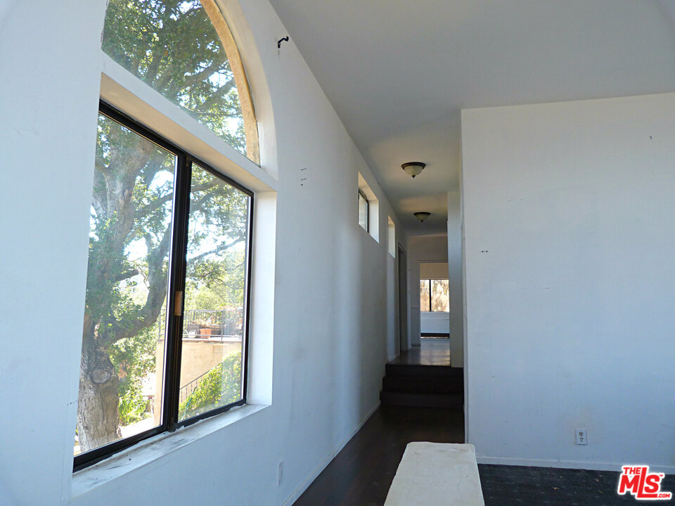 24860 Piuma Road Calabasas, CA 91302 - Photo 11 of 38 Gallery Image 11