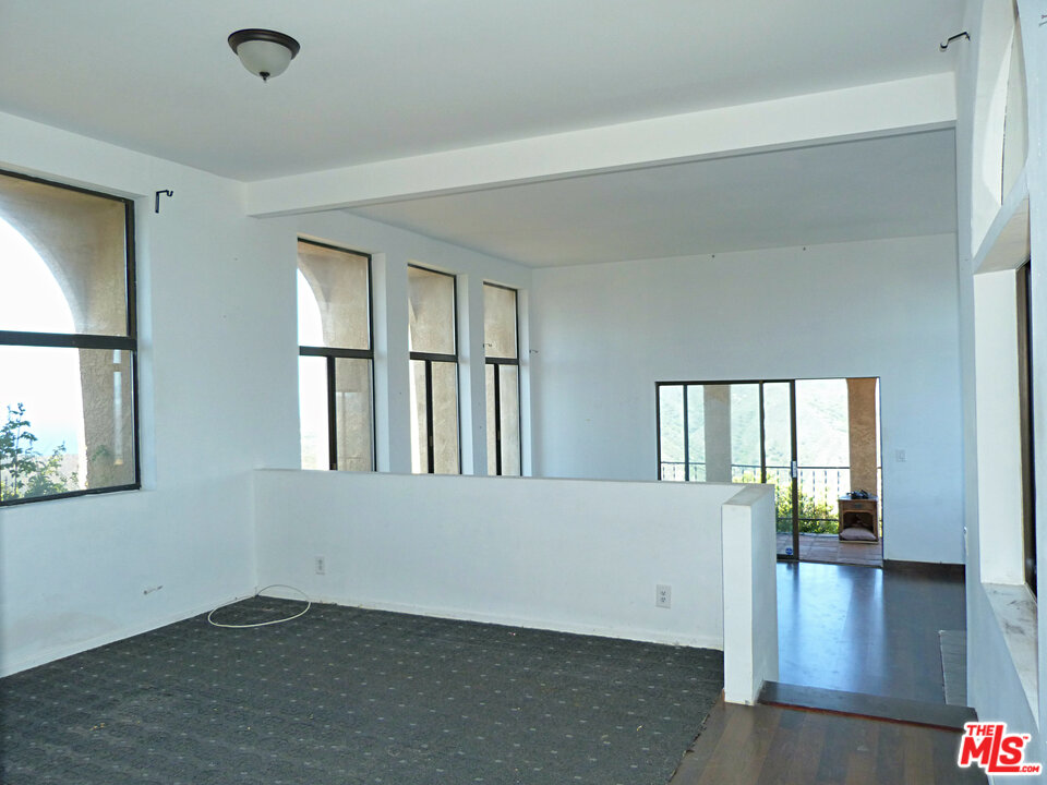 24860 Piuma Road Calabasas, CA 91302 - Photo 12 of 38 Gallery Image 12
