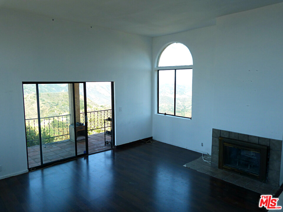 24860 Piuma Road Calabasas, CA 91302 - Photo 13 of 38 Gallery Image 13