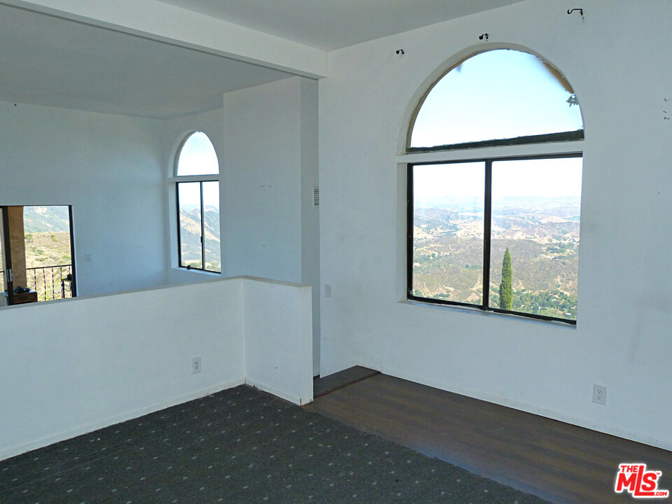 24860 Piuma Road Calabasas, CA 91302 - Photo 14 of 38 Gallery Image 14