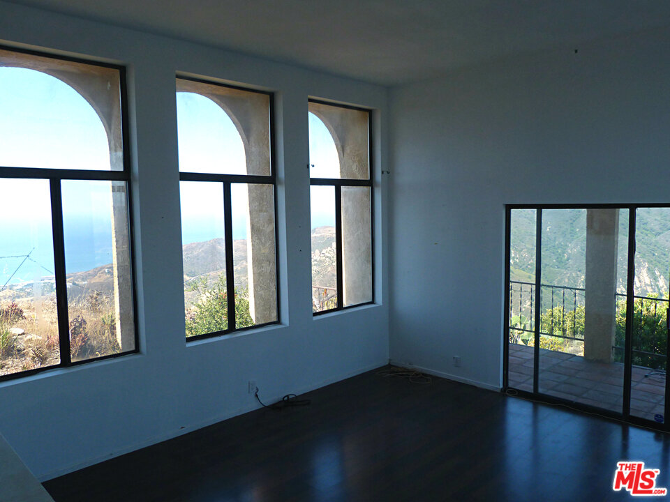 24860 Piuma Road Calabasas, CA 91302 - Photo 15 of 38 Gallery Image 15