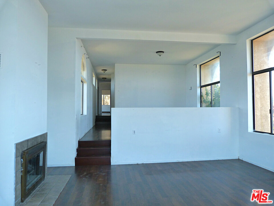 24860 Piuma Road Calabasas, CA 91302 - Photo 16 of 38 Gallery Image 16
