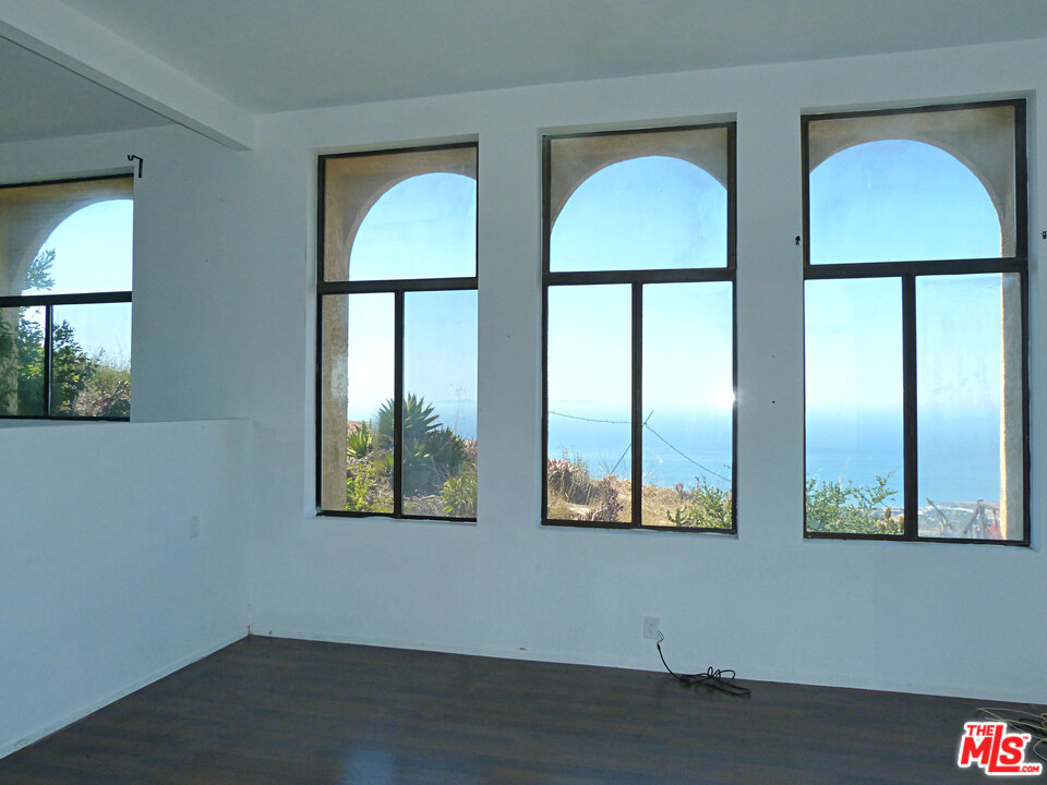 24860 Piuma Road Calabasas, CA 91302 - Photo 17 of 38 Gallery Image 17