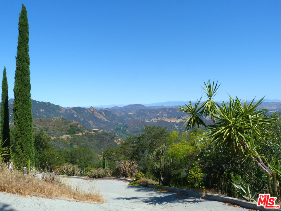 24860 Piuma Road Calabasas, CA 91302 - Photo 18 of 38 Gallery Image 18