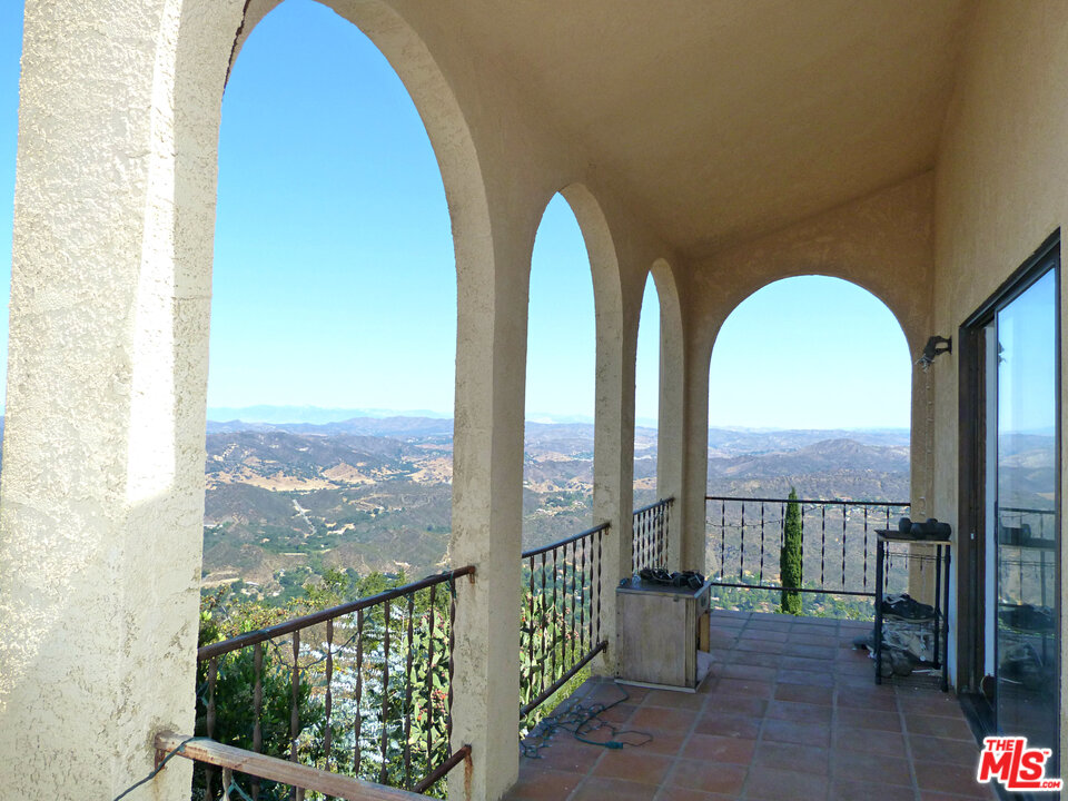 24860 Piuma Road Calabasas, CA 91302 - Photo 19 of 38 Gallery Image 19