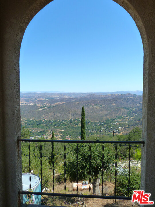 24860 Piuma Road Calabasas, CA 91302 - Photo 20 of 38 Gallery Image 20