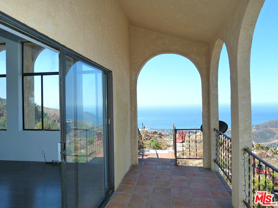 24860 Piuma Road Calabasas, CA 91302 - Photo 21 of 38 Gallery Image 21