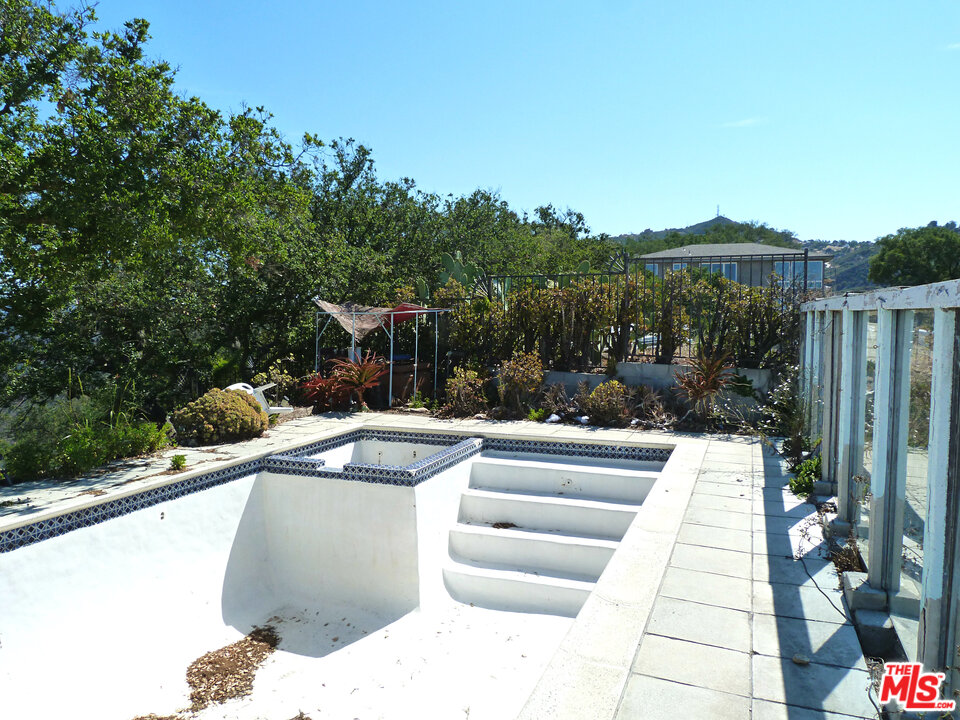 24860 Piuma Road Calabasas, CA 91302 - Photo 32 of 38 Gallery Image 32