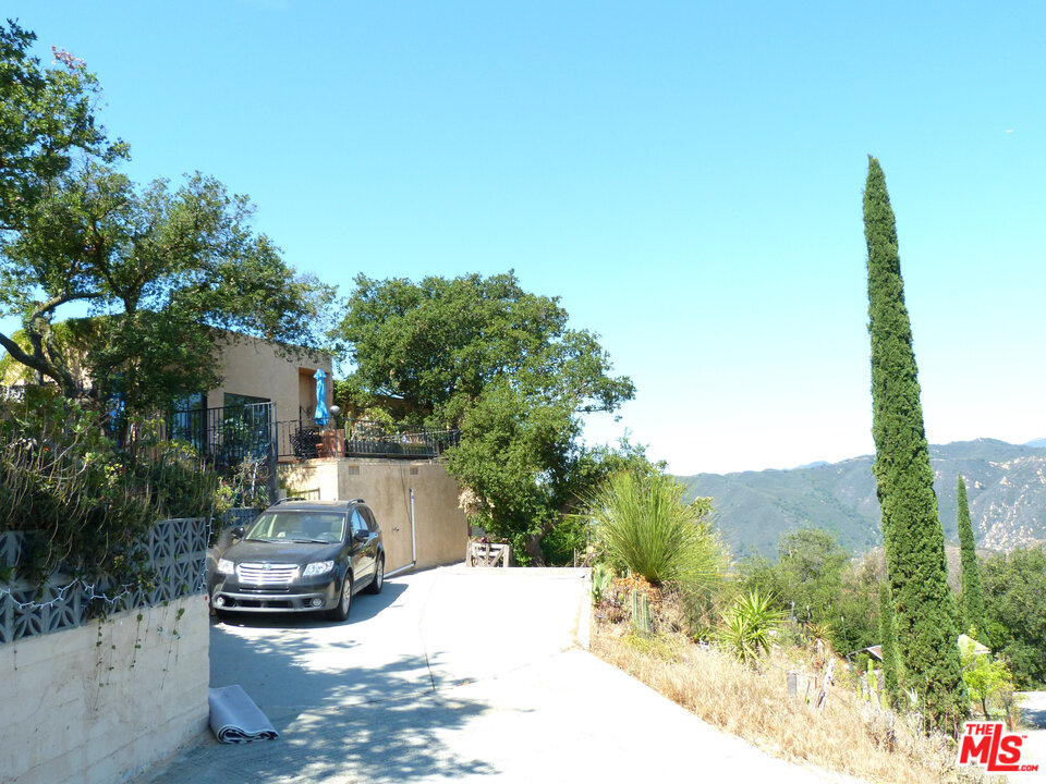 24860 Piuma Road Calabasas, CA 91302 - Photo 35 of 38 Gallery Image 35