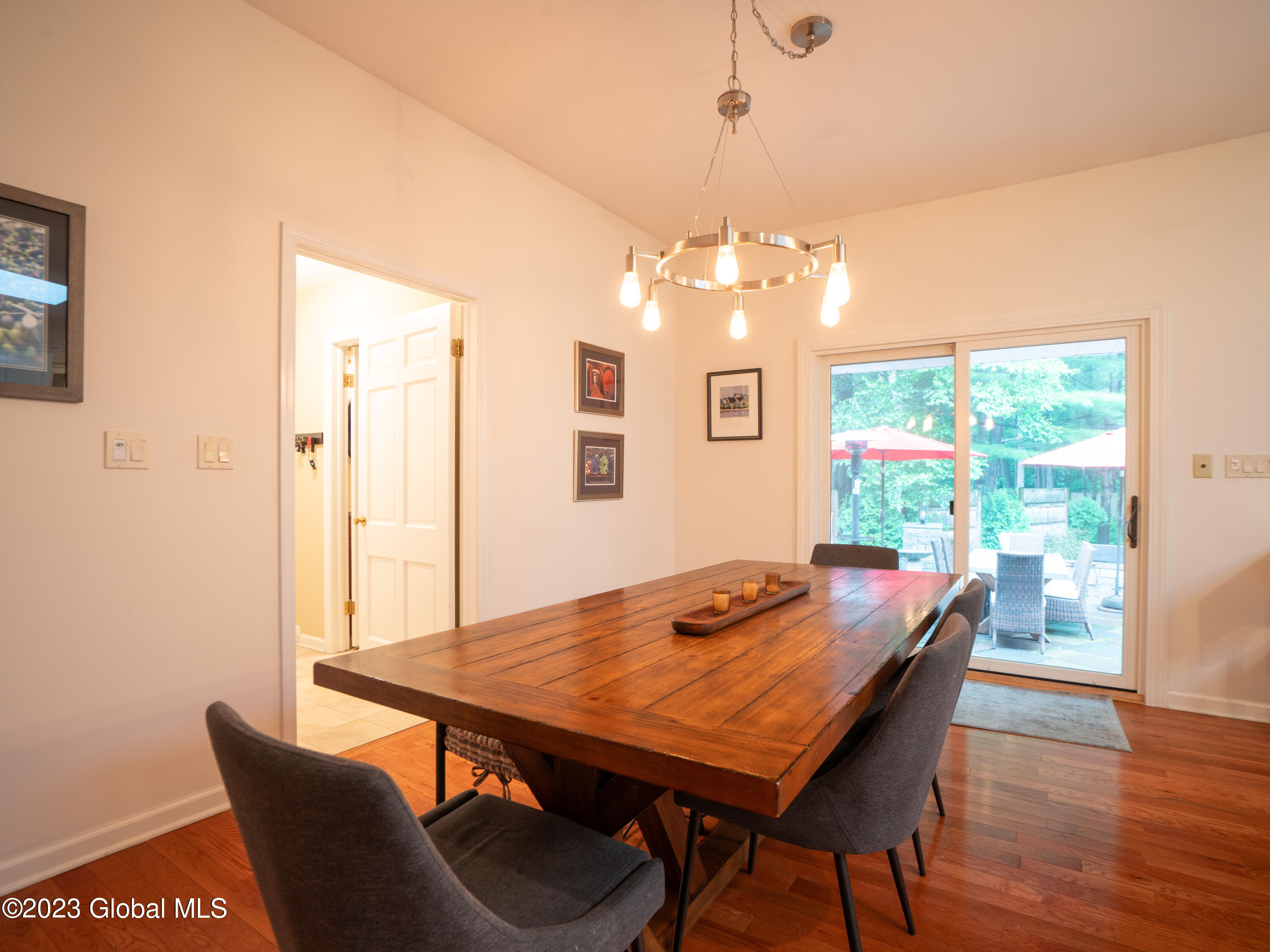 29 Colonial Green Road Albany, NY 12211 - Photo 15 of 34 dining room