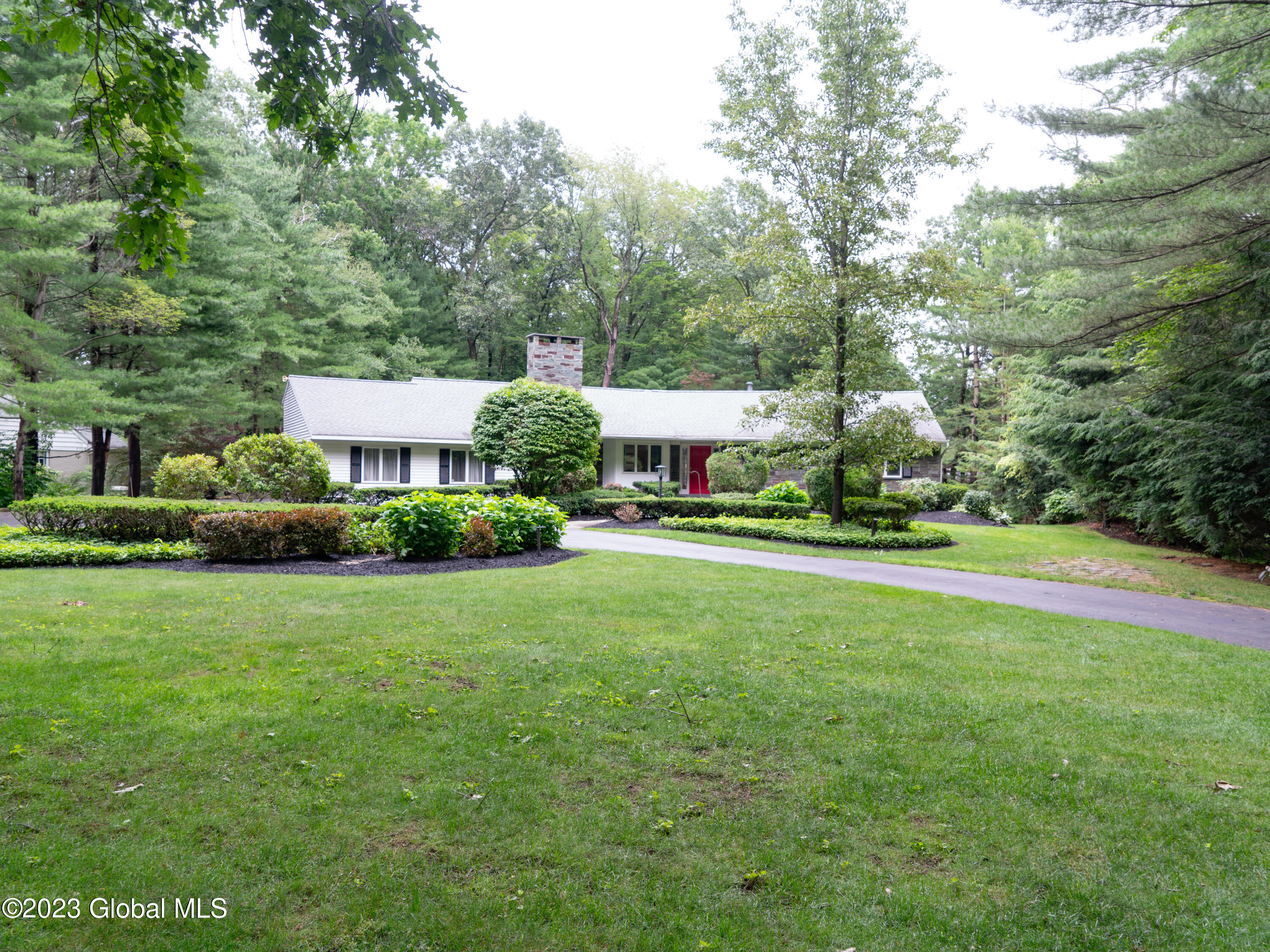 29 Colonial Green Road Albany, NY 12211 - Photo 2 of 34 exterior