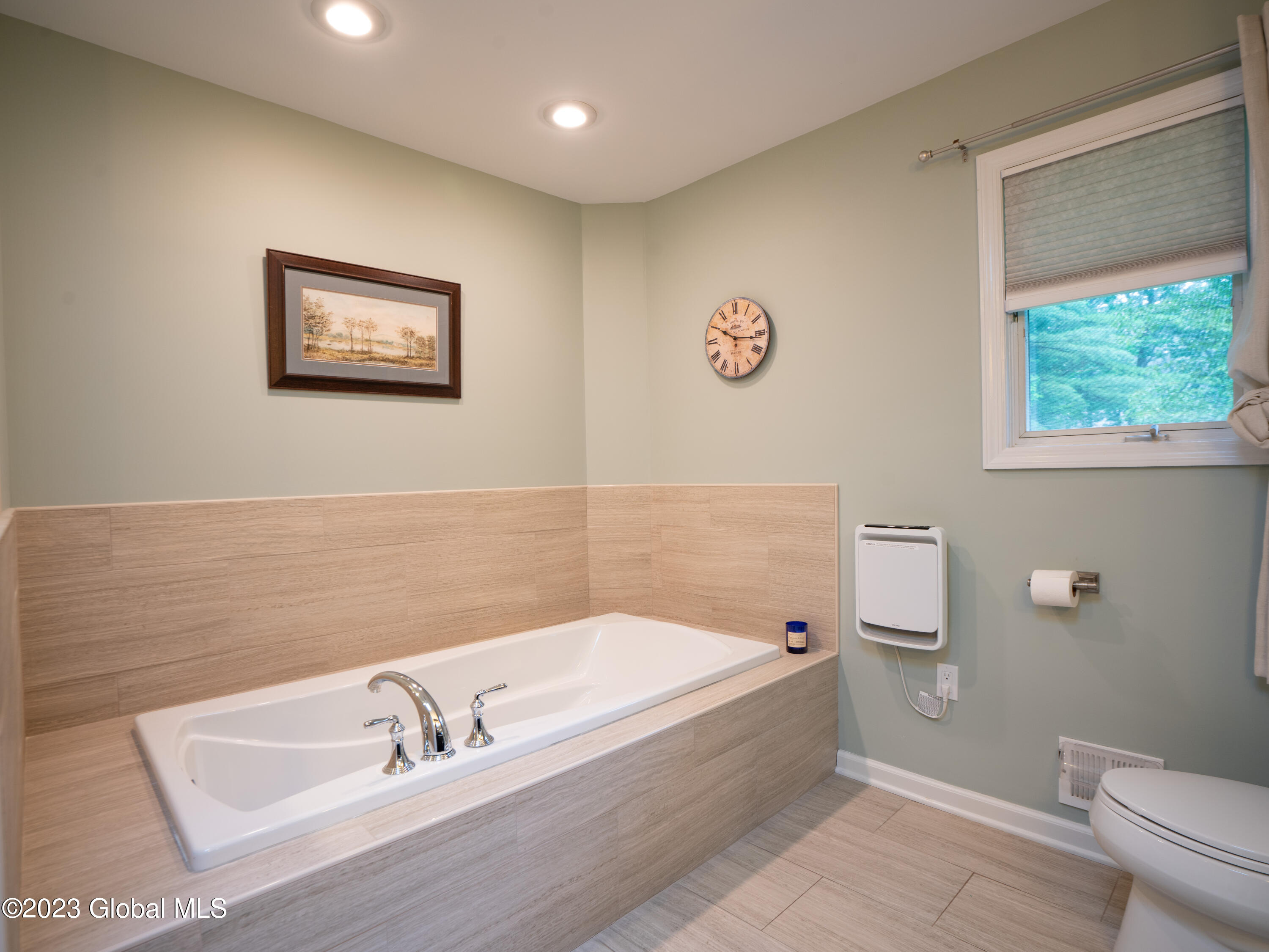 29 Colonial Green Road Albany, NY 12211 - Photo 23 of 34 master bathroom