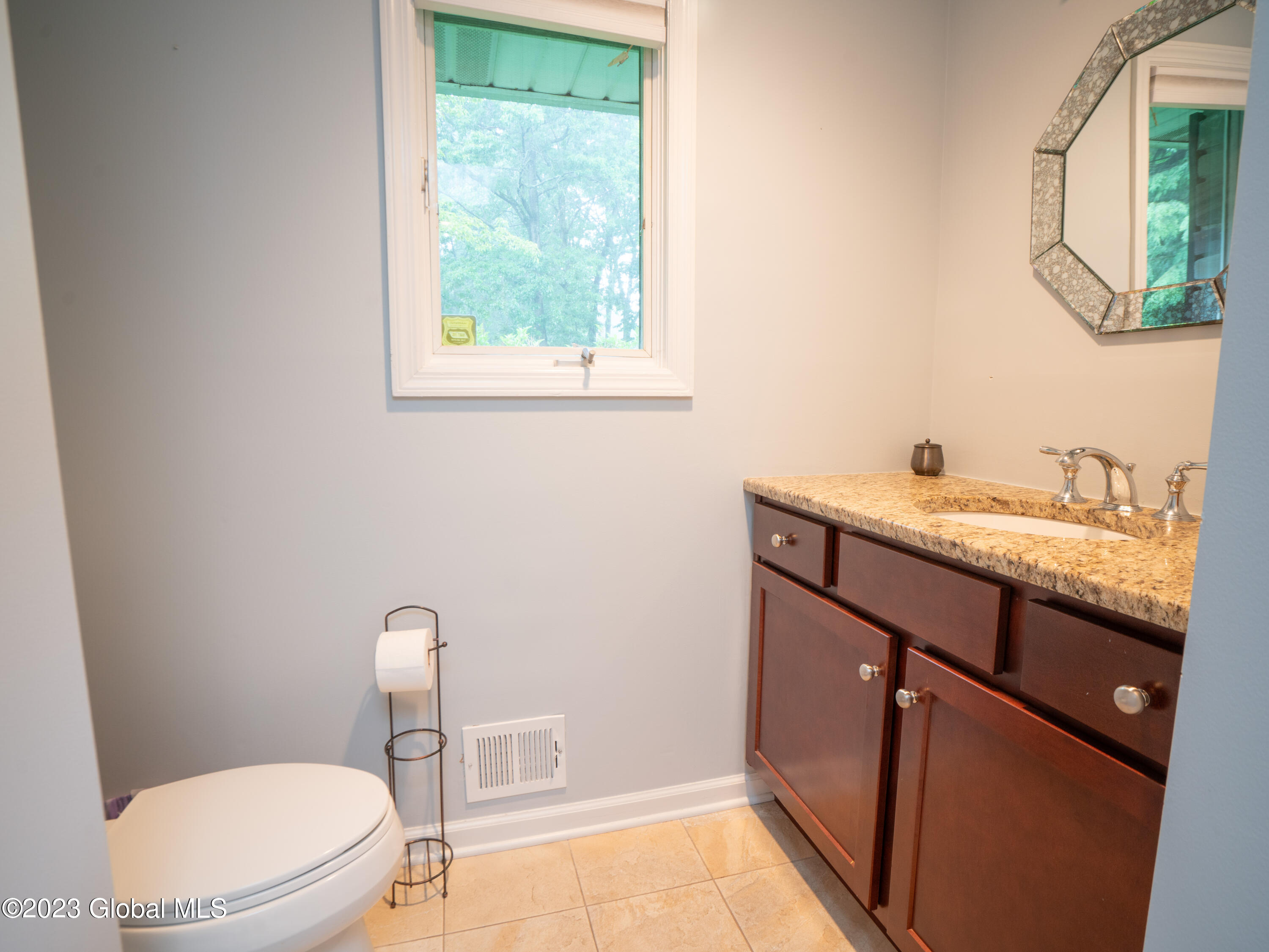 29 Colonial Green Road Albany, NY 12211 - Photo 25 of 34 bathroom