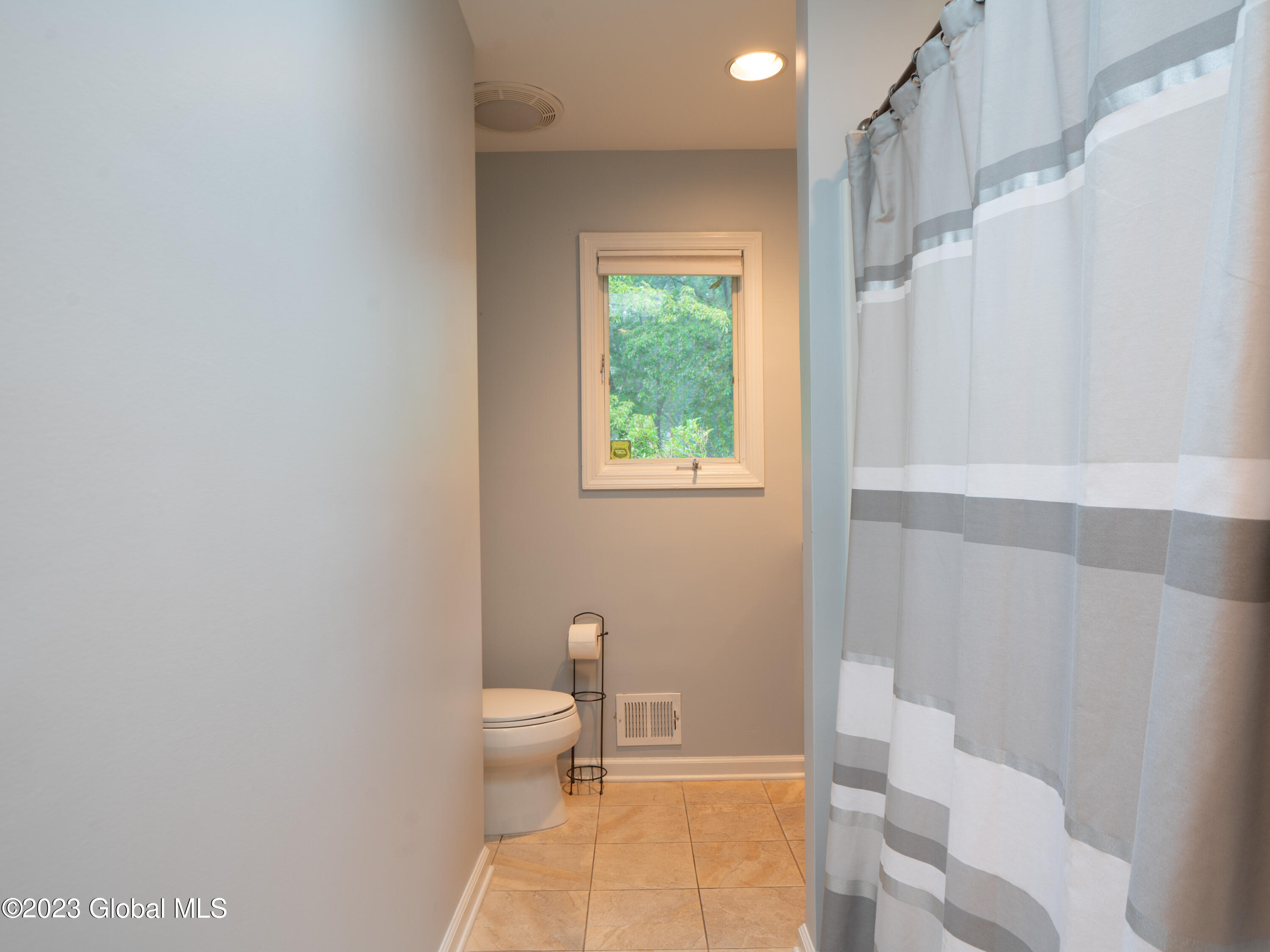 29 Colonial Green Road Albany, NY 12211 - Photo 26 of 34 bathroom