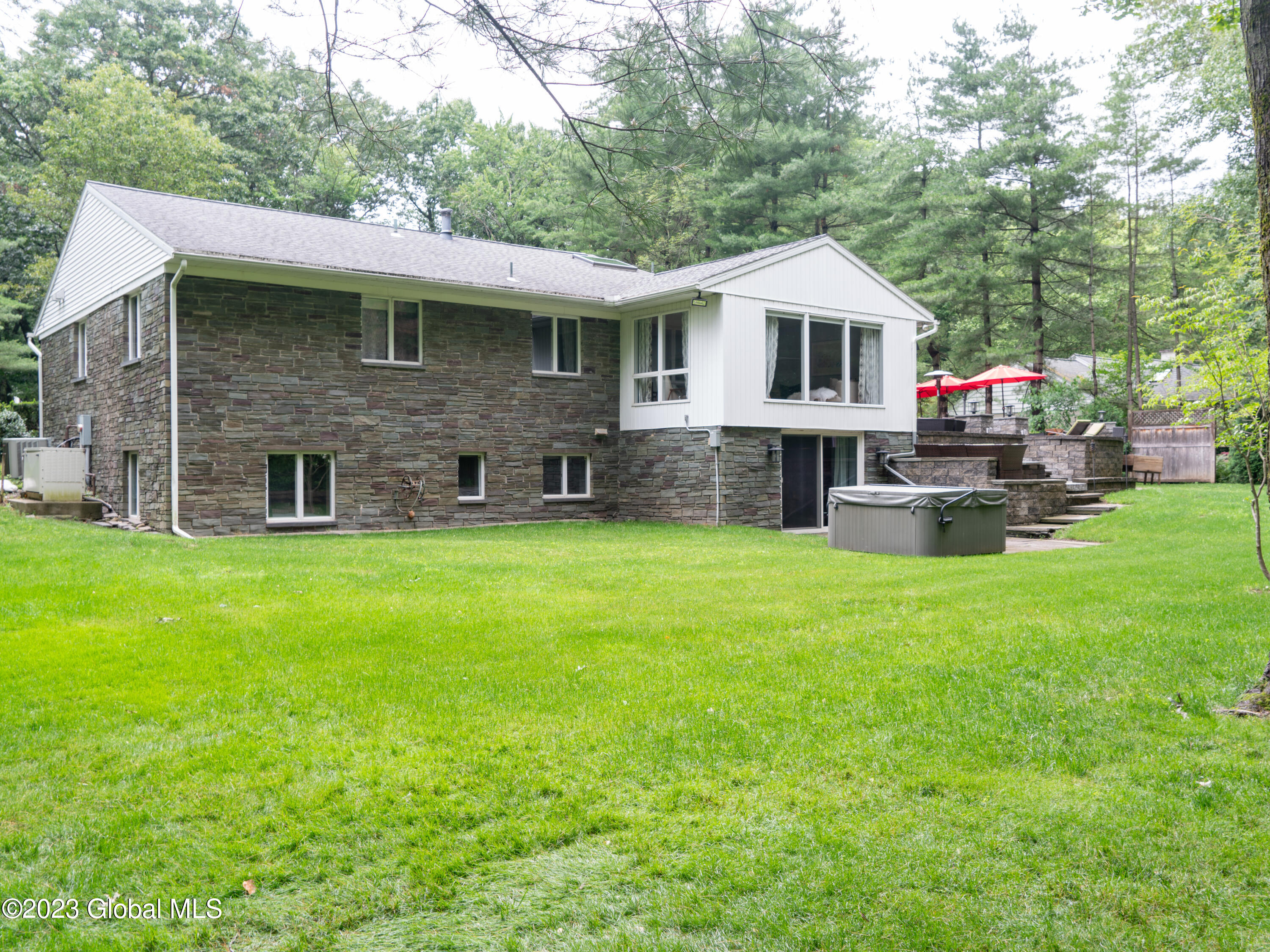 29 Colonial Green Road Albany, NY 12211 - Photo 3 of 34 exterior