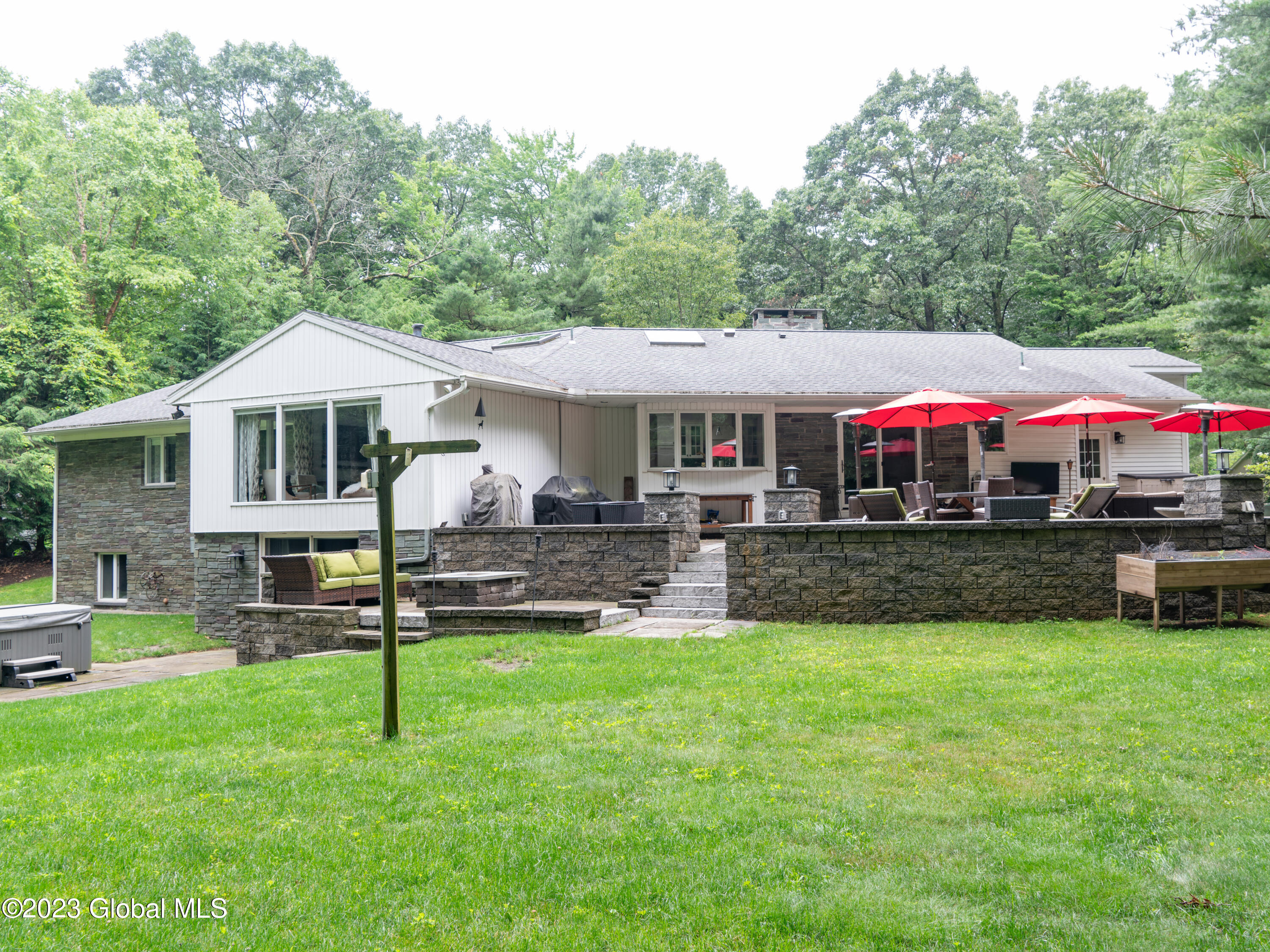 29 Colonial Green Road Albany, NY 12211 - Photo 4 of 34 exterior