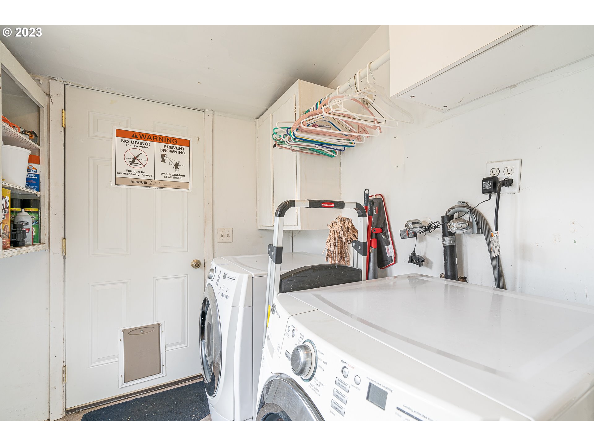 471 West M Street Springfield, OR 97477 - Photo 22 of 37 a view of a kitchen with furniture and a kitchen