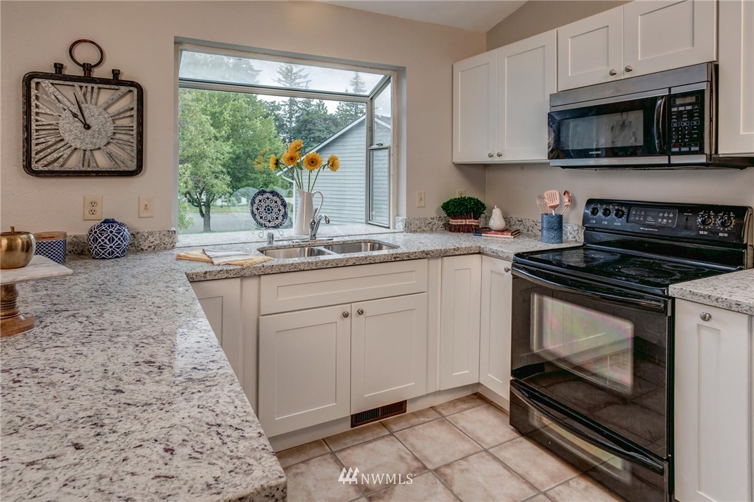 530 212th Street Southwest Bothell, WA 98021 - Photo 10 of 24