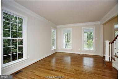 5705 Trotter Road Clarksville, MD 21029 - Photo 16 of 28 Living Room