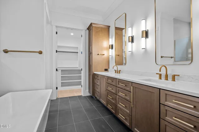 a view of an empty walk in closet