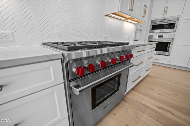 a view of empty room with a ceiling fan and window