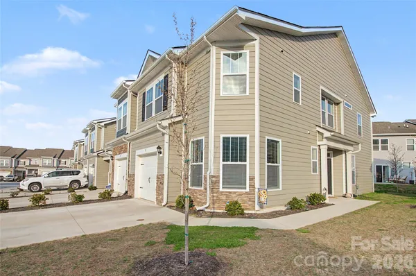 $389,000 | 33 Cedar Hl Road, Hendersonville, NC 28792