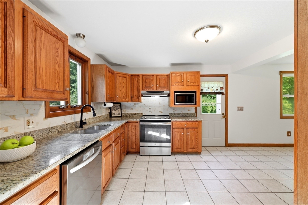 705 General Knox Road Russell, MA 01071 - Photo 6 of 42 Gallery Image 6