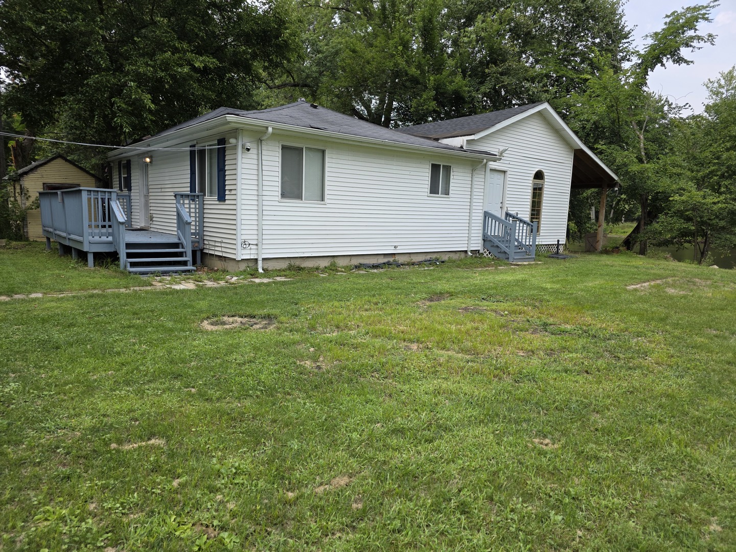 2709 North River Isle Road Momence, IL 60954 - Photo 1 of 23 a front view of house with yard and green space