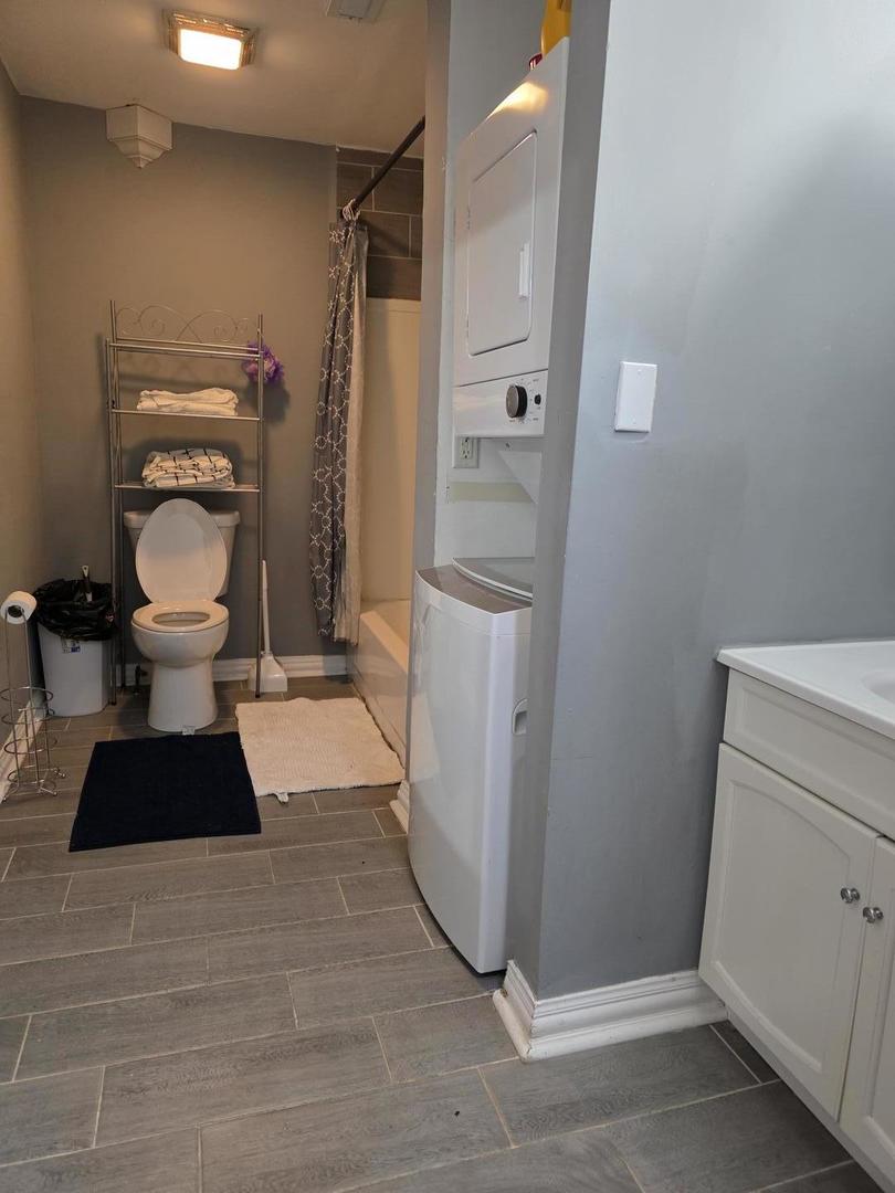 2709 North River Isle Road Momence, IL 60954 - Photo 14 of 23 a view of a bathroom with a toilet and a shower