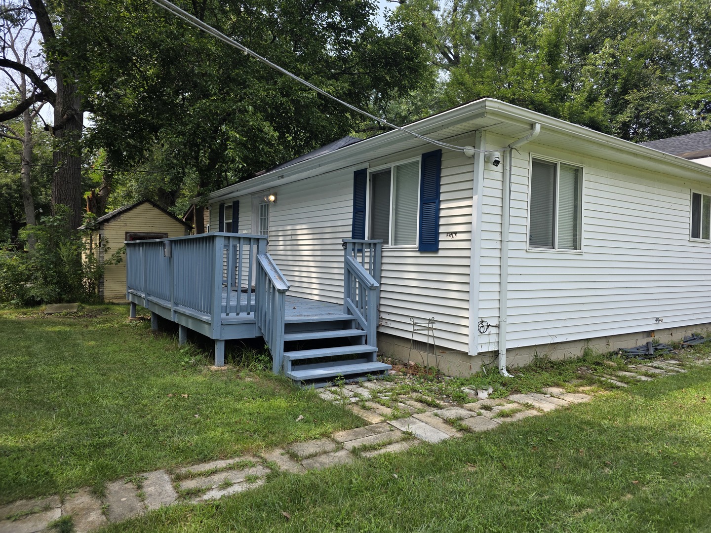 2709 North River Isle Road Momence, IL 60954 - Photo 15 of 23 a front view of a house with a garden
