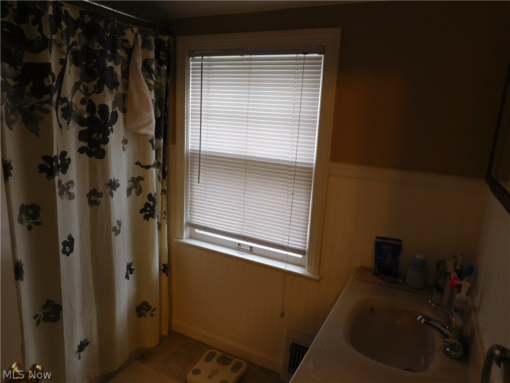 5127 Spencer Road Cleveland, OH 44124 - Photo 7 of 22 Gallery Image 7