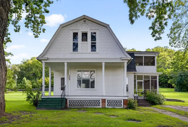 $499,900 | 202 Winona Street Southeast, Chatfield, MN 55923