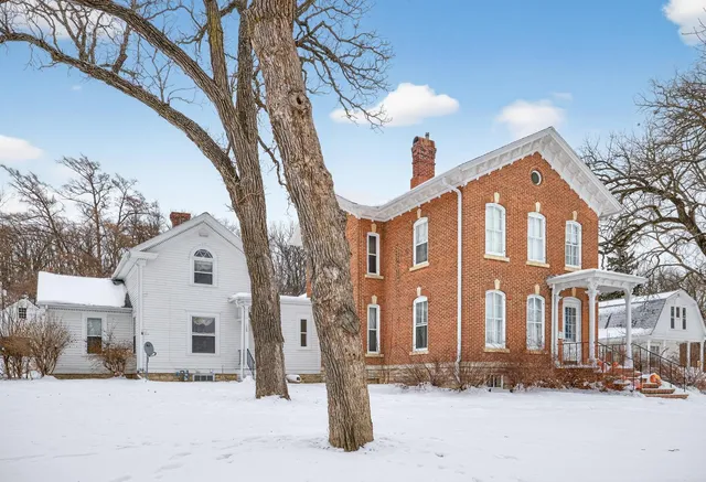 $499,900 | 202 Winona Street Southeast, Chatfield, MN 55923