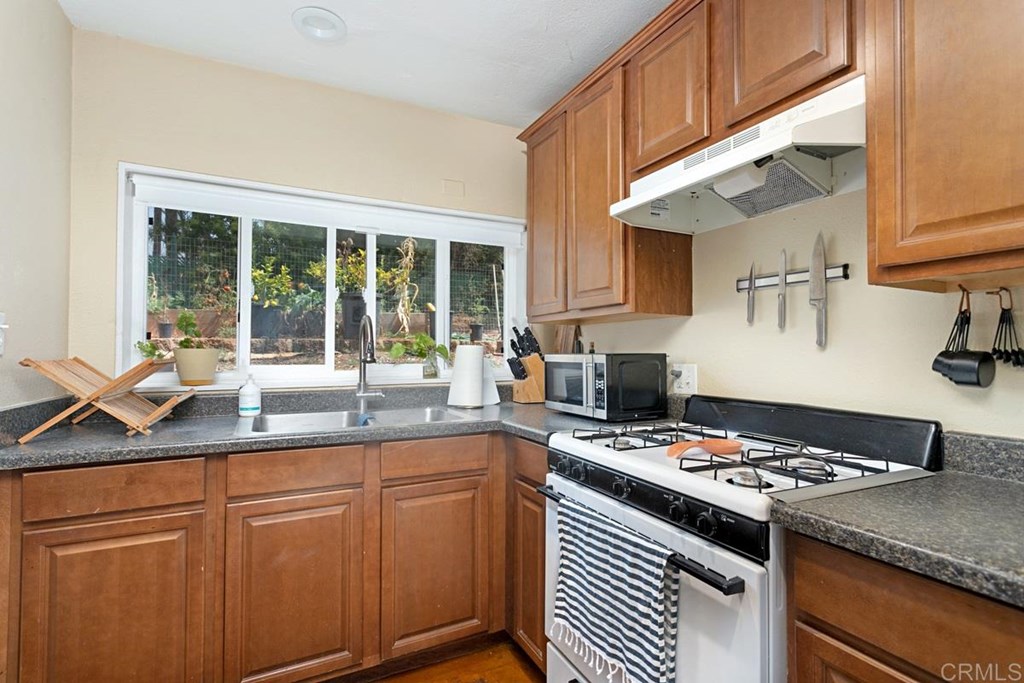1233 Grandview Road Vista, CA 92084 - Photo 8 of 26