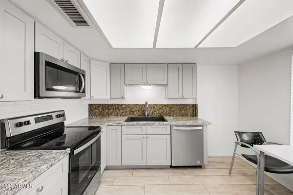 $450,000 | 701 West Emelita Avenue, Mesa, AZ 85210