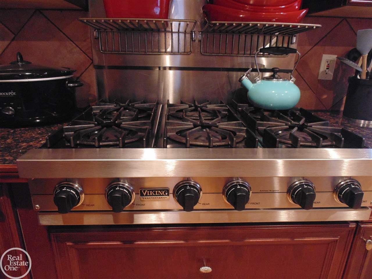 232 South Main Street Romeo, MI 48065 - Photo 10 of 37 Viking 6 burner stovetop